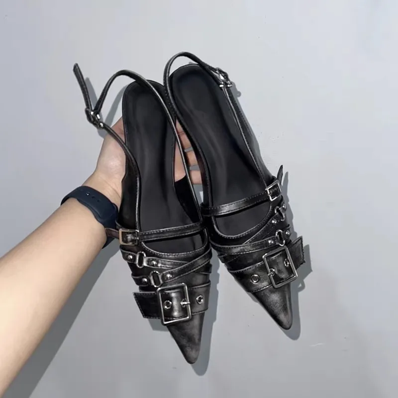 Spaghetti Strap Dress - Szpiczaste szpilki damskie z klamrą, klapki