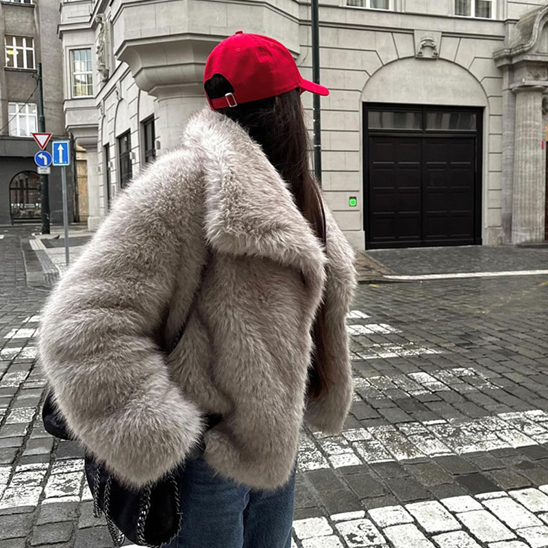 Zimowy, ikoniczny płaszcz z im – Women Fashion Icon recenzja i cena