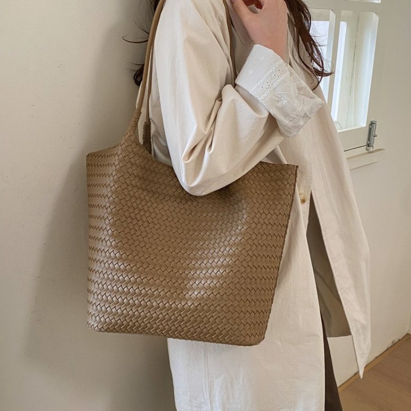 Elegancka skórzana torba na pi – Women Fashion Icon recenzja i cena