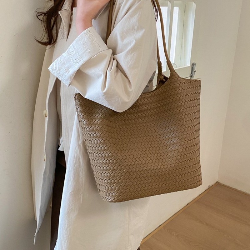 Elegancka skórzana torba na pi – Women Fashion Icon recenzja i cena